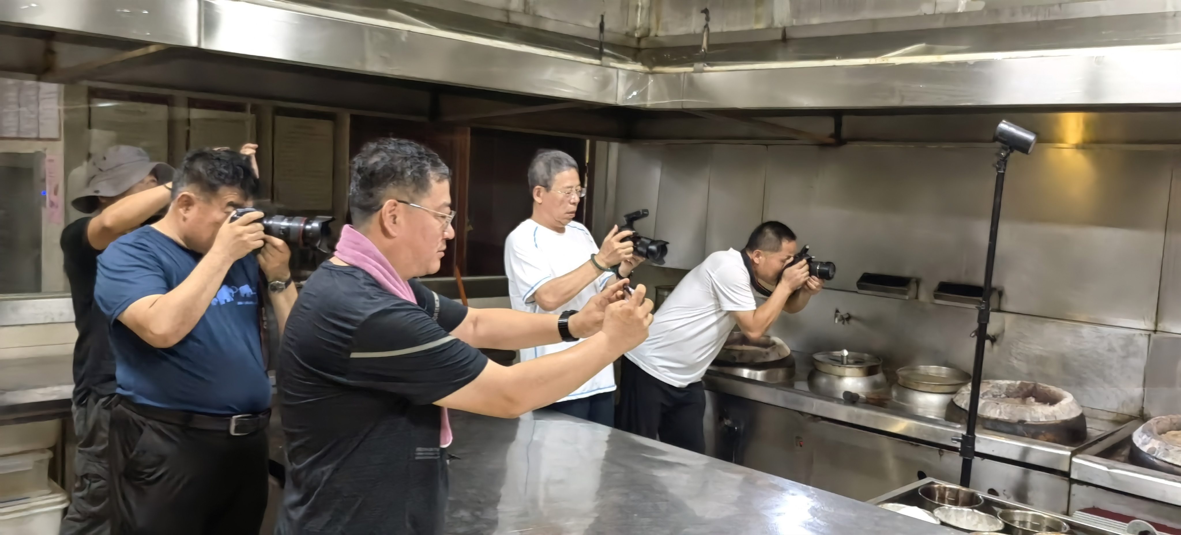 黨群 | 追光而遇 沐光而行——集團(tuán)開展攝影名家豐源行活動(dòng)